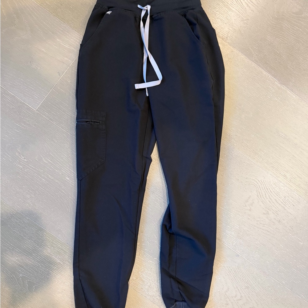 FIGS Women’s High Waisted Zamora Scrub Joggers Black